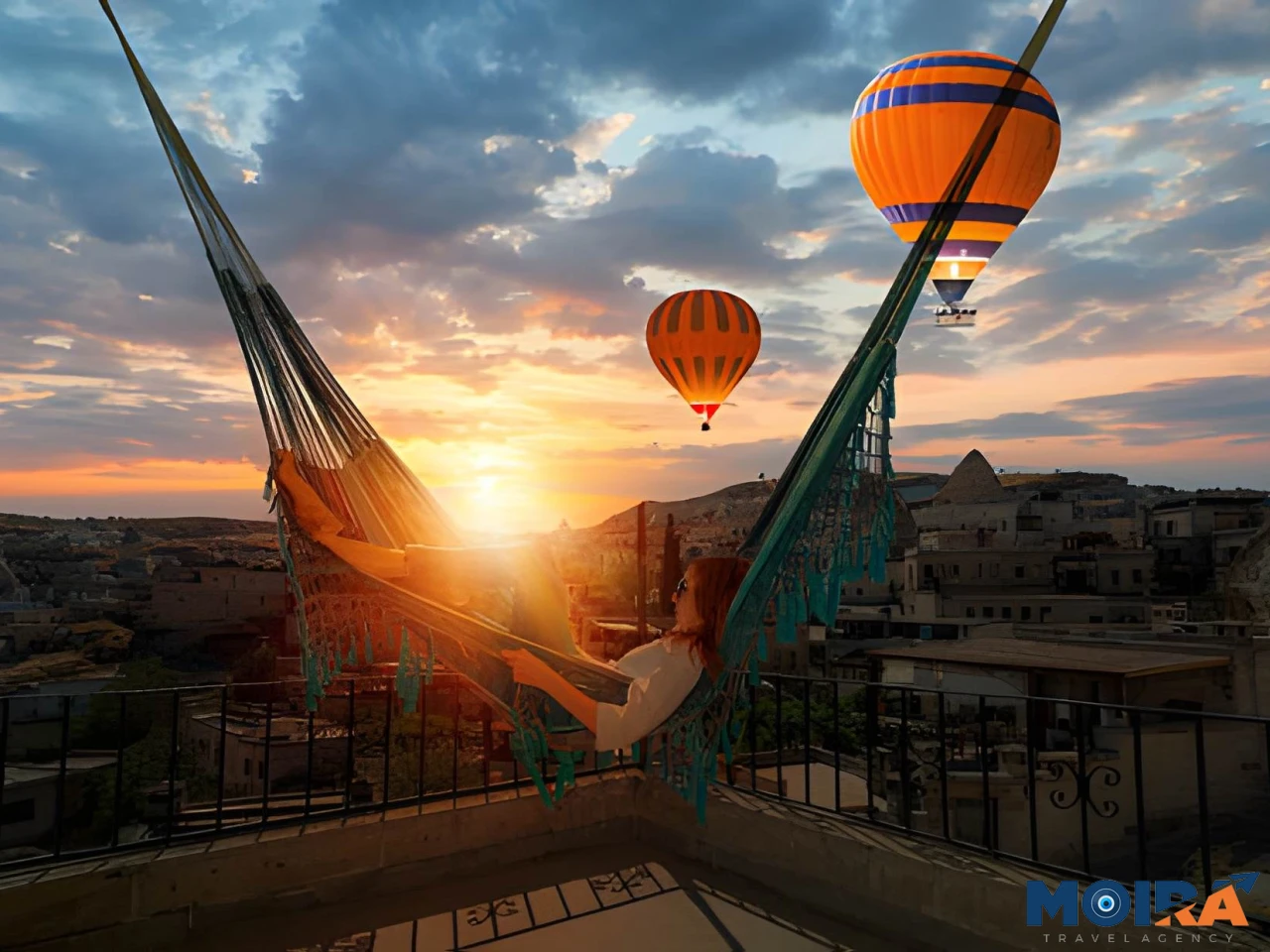 Enjoying-Hot-Air-Balloons-View-Cappadocia-Turkey