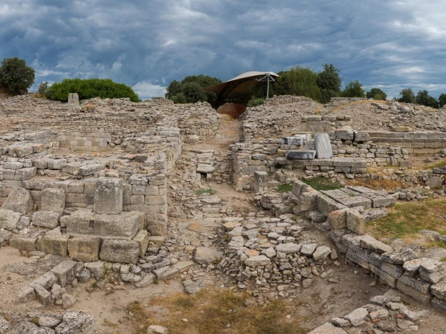 ancient-troy-archaeological-ruins-turkey